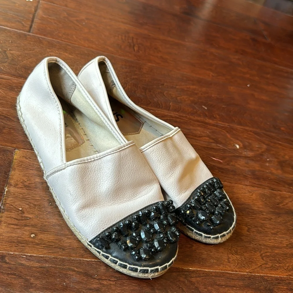 Circus Sam Edelman slip on flat shoe black rhinestone embellishments on toe 9.5